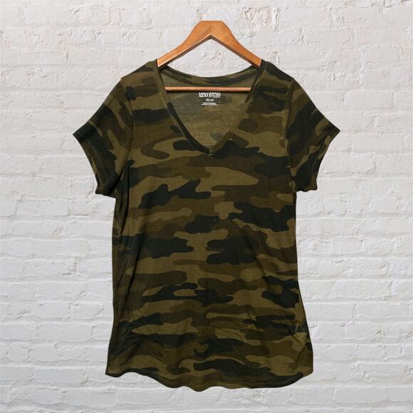 Lucky Brand Women’s Green Camo V-Neck Thin T-Shirt Soft Stretch Casual Tee 1X - Picture 1 of 10